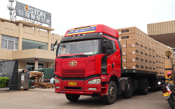 菲思盾壁掛爐發(fā)貨現(xiàn)場