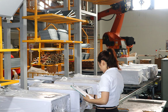 菲思盾壁掛爐生產(chǎn)現(xiàn)場