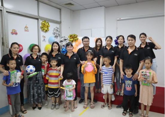 菲思頓六一活動(dòng)合影