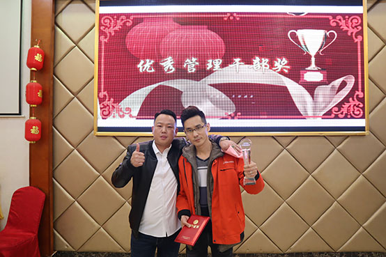 菲思盾壁掛爐優(yōu)秀管理干部獎(jiǎng)得主